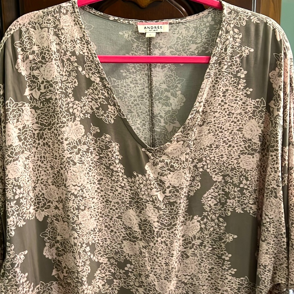 Blouse bat sleeves